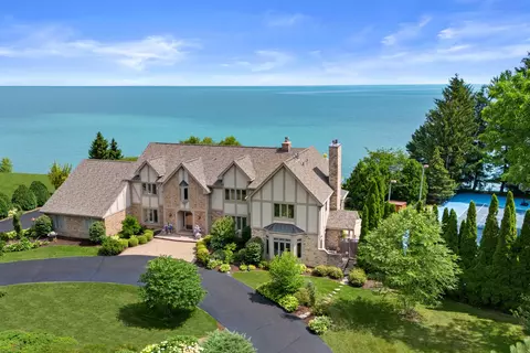 704 Waters Edge, Racine, WI 53402