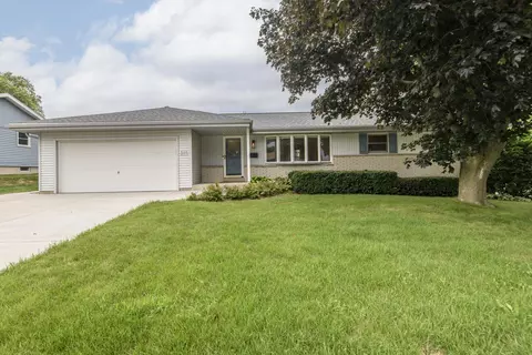 w143n8317 Oxford, Menomonee Falls, WI 53051