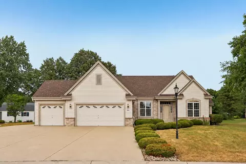 2509 Michele, East Troy, WI 53120
