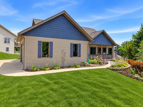 548 Fox River Hls, Waterford, WI 53185