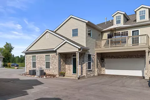 n16w26401 Meadowgrass #D, Pewaukee, WI 53072
