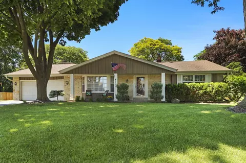 3625 S Brentwood, New Berlin, WI 53151