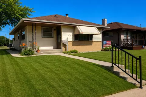 2113 Grove, Racine, WI 53405