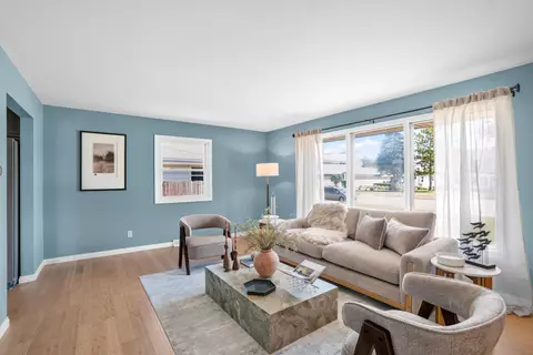 4255 S Nicholson, Saint Francis, WI 53235