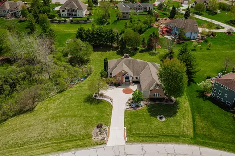 w251s5204 Poppy Flds, Waukesha, WI 53189