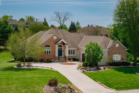 w251s5204 Poppy Flds, Waukesha, WI 53189