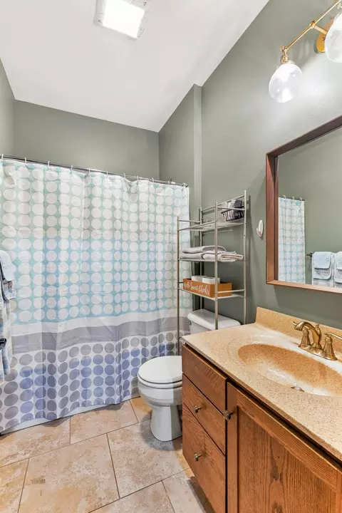 Bath - 4086 Pineview, Onalaska, WI 54650 photo 2 of 3