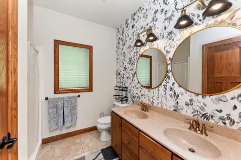 Bath - 4086 Pineview, Onalaska, WI 54650 photo 1 of 3