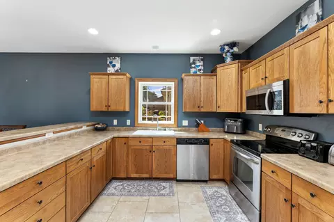 Kitchen - 4086 Pineview, Onalaska, WI 54650 photo 2 of 4