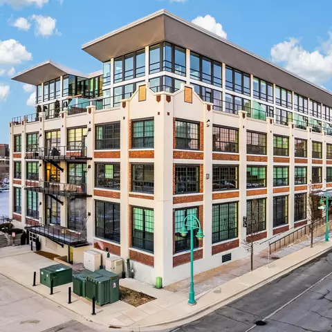 311 Erie #224, Milwaukee, WI 53202