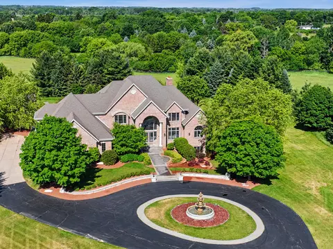 3277 N Canterbury, Summit, WI 53066