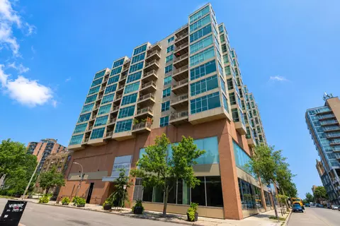 1550 E Royall #803, Milwaukee, WI 53202