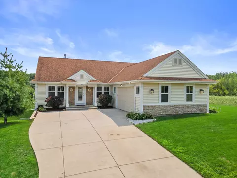 706 Sierra, Hartford, WI 53027