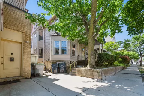 1972 N Farwell, Milwaukee, WI 53202