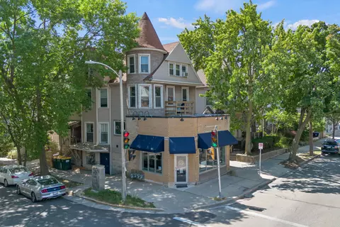 1976 N Farwell #1978, Milwaukee, WI 53202