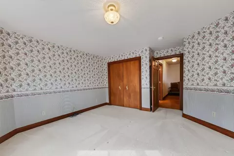 Bedroom - n5590 Moos Road, Onalaska, WI 54650 photo 5 of 11