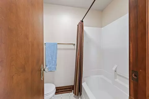 Bath - n5590 Moos Road, Onalaska, WI 54650 photo 5 of 7