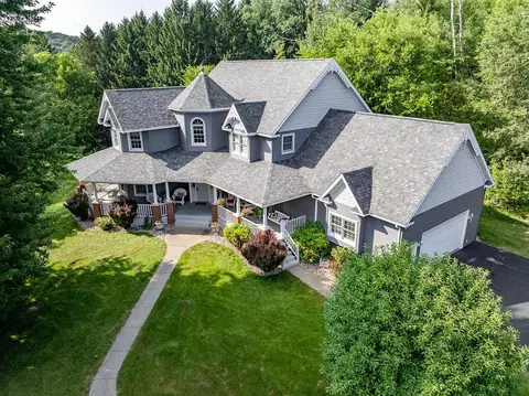 Exterior - n5590 Moos Road, Onalaska, WI 54650 photo 1 of 13