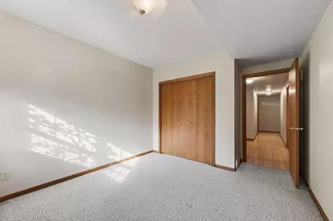 Bedroom - n5590 Moos Road, Onalaska, WI 54650 photo 3 of 11