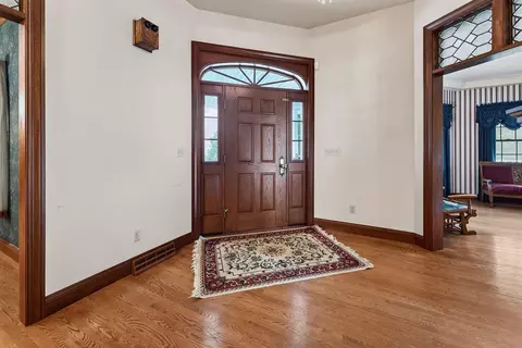 Entry Way - n5590 Moos Road, Onalaska, WI 54650 photo 1 of 6
