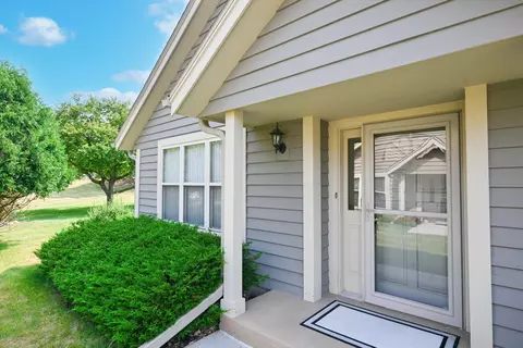 n24w24000 Brandon Oaks #A, Pewaukee, WI 53072