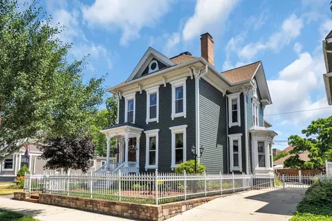 1037 College, Racine, WI 53403
