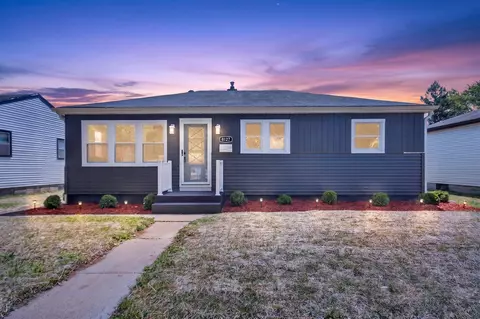 8127 W W Gln, Milwaukee, WI 53216