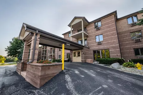 530 N Silverbrook #104, West Bend, WI 53090