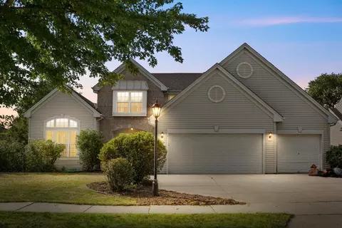 1614 Auburn, Waukesha, WI 53189