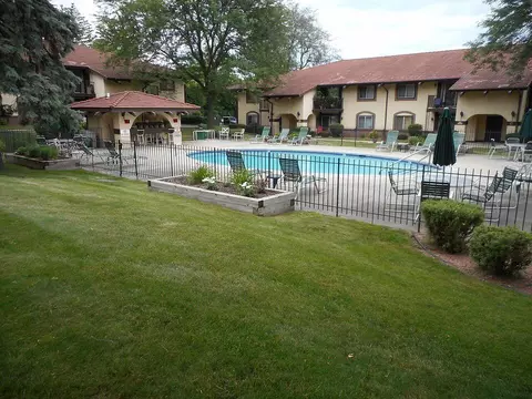 n82w13524 Fond Du Lac #C106, Menomonee Falls, WI 53051