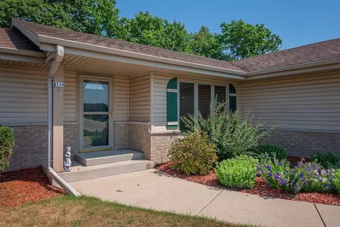8319 S Woodridge, Oak Creek, WI 53154