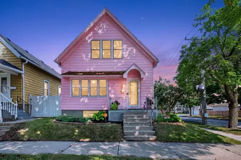3172 S Griffin, Milwaukee, WI 53207