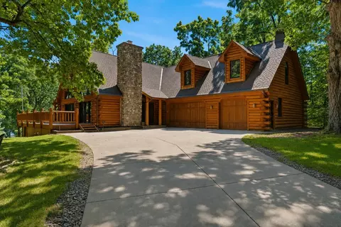 5633 Contour, Waterford, WI 53185