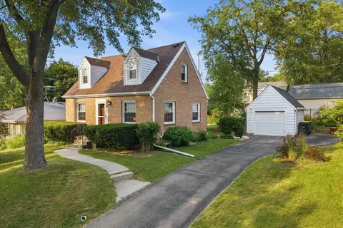 828 N 113th, Wauwatosa, WI 53226
