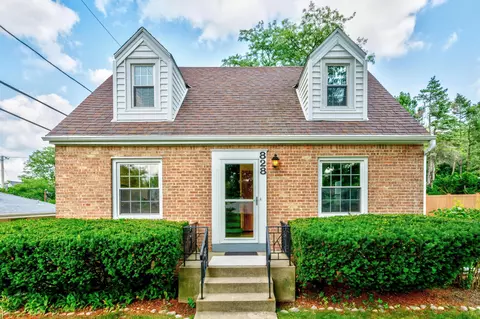 828 N 113th, Wauwatosa, WI 53226