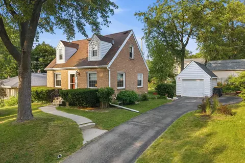 828 N 113th, Wauwatosa, WI 53226