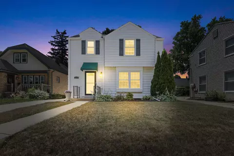 1019 Glenview, Wauwatosa, WI 53213
