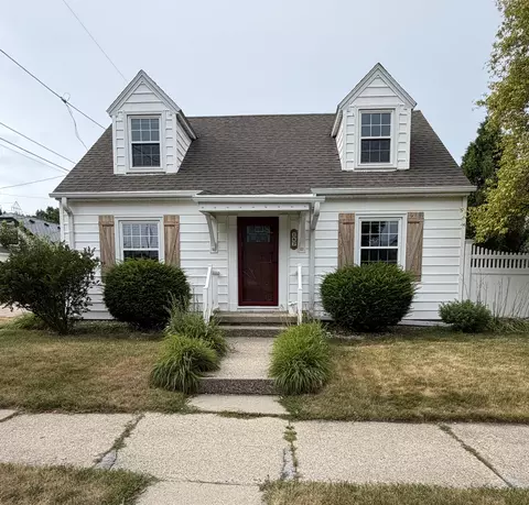 147 W Norwich, Milwaukee, WI 53207