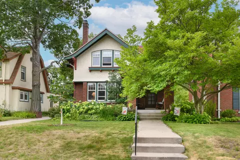 4915 W Woodlawn, Milwaukee, WI 53208