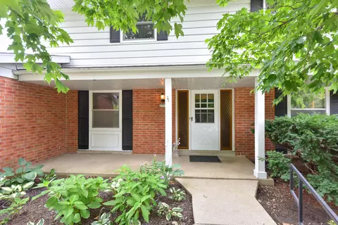 2751 N 118th, Wauwatosa, WI 53222