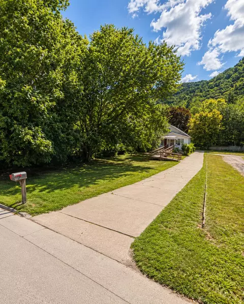 1557 Gilmore, Winona, MN 55987