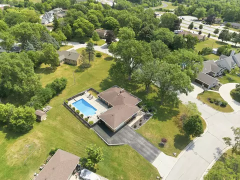 10400 W Pallottine, Greenfield, WI 53228