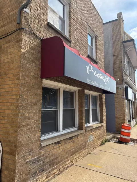 5112 W W Ctr, Milwaukee, WI 53210