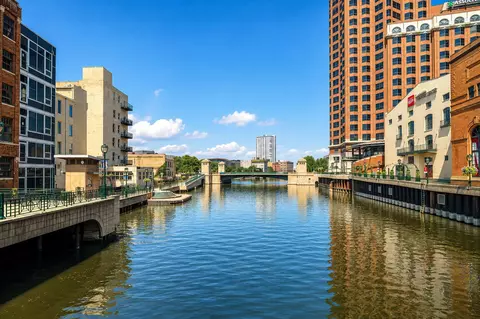 108 W W Wls #4A, Milwaukee, WI 53203