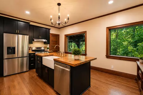 6789 N Elm Tree, Glendale, WI 53217