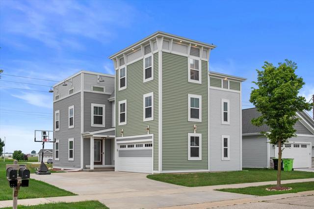 822 S Skypark, Hartford, WI 53027