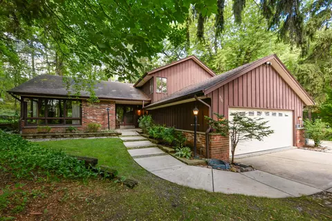 2367 S 118th, West Allis, WI 53227