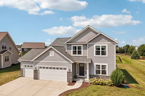 74 Weston Rdg, Oconomowoc, WI 53066