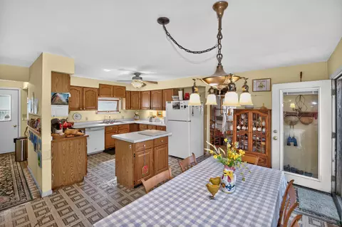 Kitchen - w4815 Bluff Road, Troy, WI 53119 photo 2 of 7