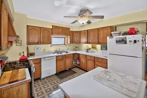 Kitchen - w4815 Bluff Road, Troy, WI 53119 photo 5 of 7